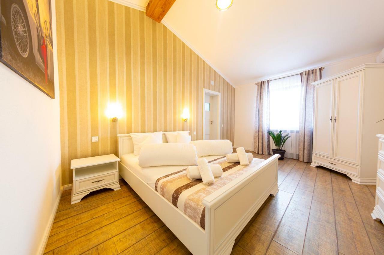 Casa Cu Nuc Alba Iulia Exterior foto