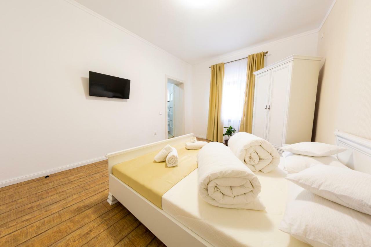 Casa Cu Nuc Alba Iulia Exterior foto